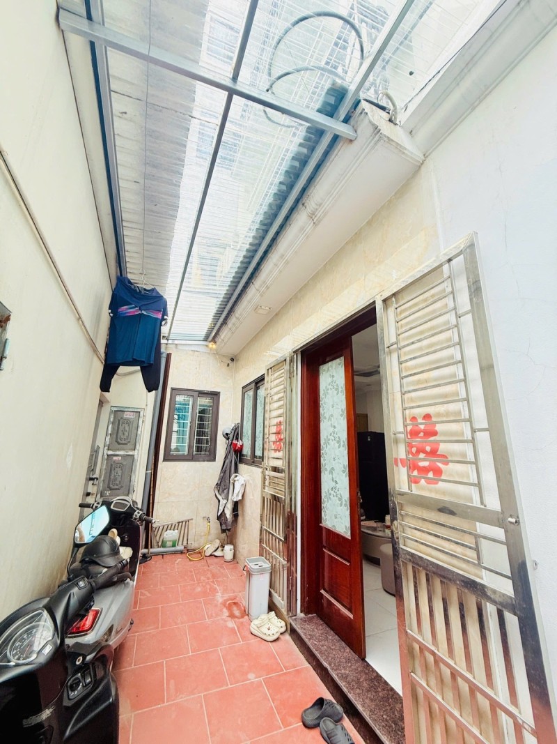 Bán nhà Thạch Bàn,Long Biên 5 tầng,30m,mt3.9m gần oto nhỉnh 6 tỷ  16011871