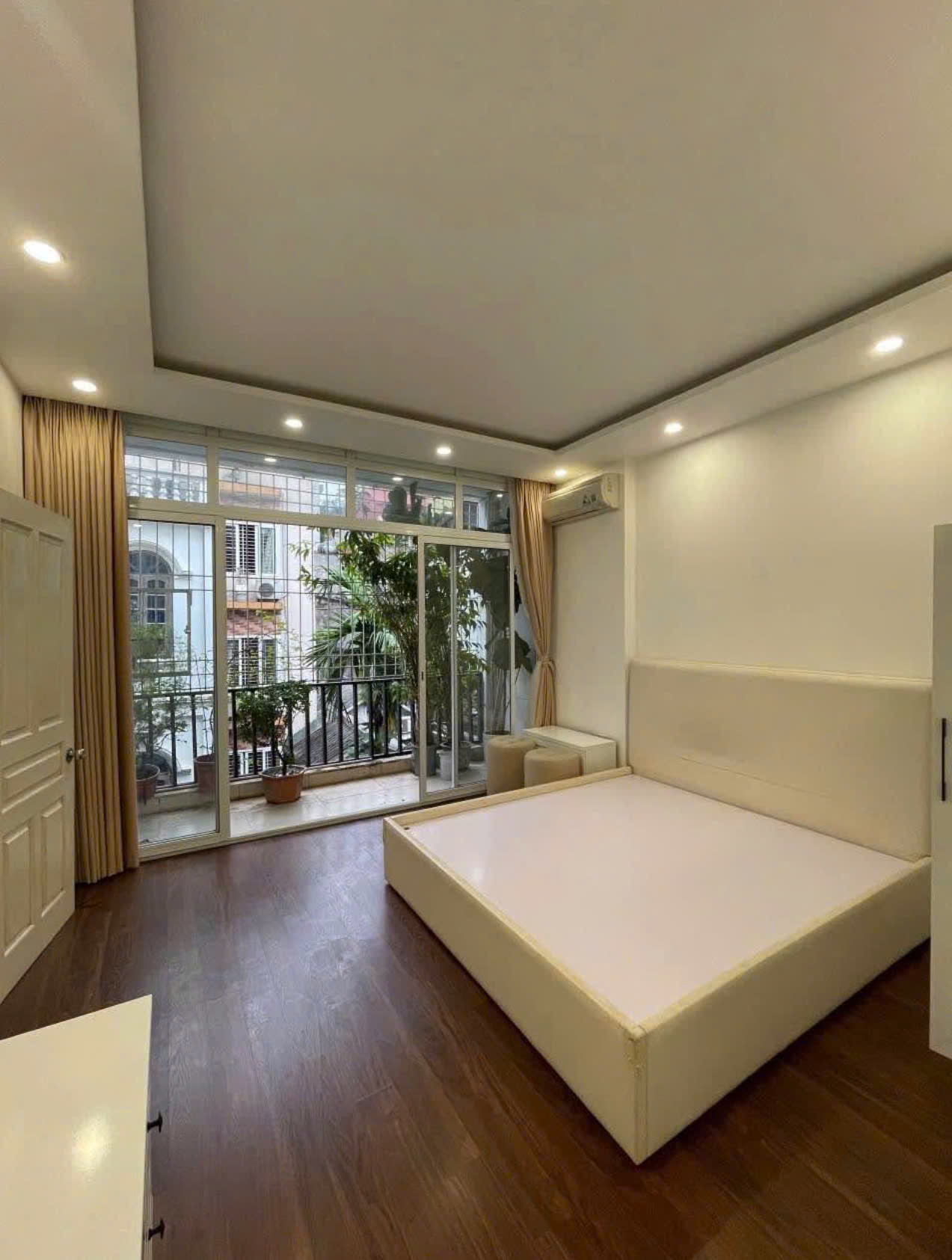CHO THUÊ NHÀ MP ĐÊ LA THÀNH – ĐỐNG ĐA  50M² × 4 TẦNG  4PN  3WC  18 TRIỆU/THÁNG 16011969