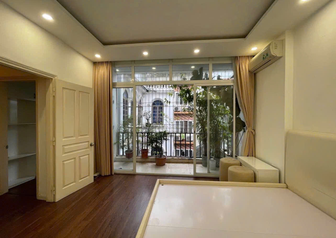 CHO THUÊ NHÀ MP ĐÊ LA THÀNH – ĐỐNG ĐA  50M² × 4 TẦNG  4PN  3WC  18 TRIỆU/THÁNG 16011969