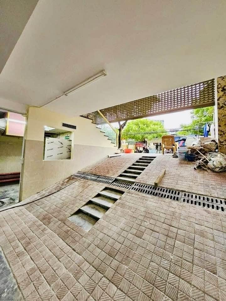 Bán nhà mặt phố Bùi Thị Xuân, 130m2, 10 tầng và 1 hầm thang máy, mặt tiền 6.5m, 117.5 tỉ 16011970