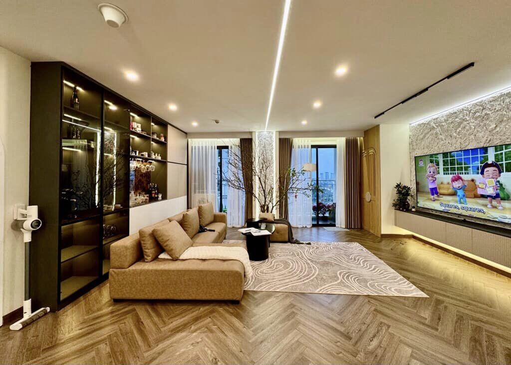 Bán chung cư Cảnh sát 113 Trung Kính- 100m2, 3pn, nhà đẹp- 8.8 tỷ. lh 0975118822
 16011974