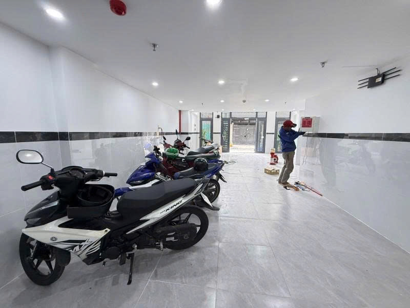 Bán Tòa nhà 6 Tầng - 24 CHDV  - Hẻm 8m Phan Huy Ích, 6,3x20m, HĐT 120tr/ tháng, 23,8 Tỷ. 16012130