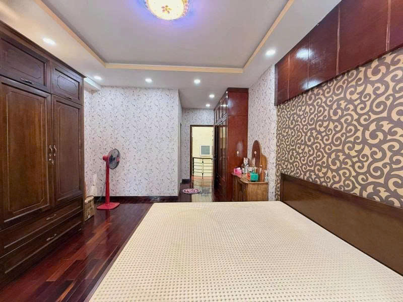Bán nhà Hẻm 6m Nguyễn Xí - ngay VinCom Nguyễn Xí, 4,3x17m, 4 Tầng - 4PN, chỉ 12,9 Tỷ. 16012132