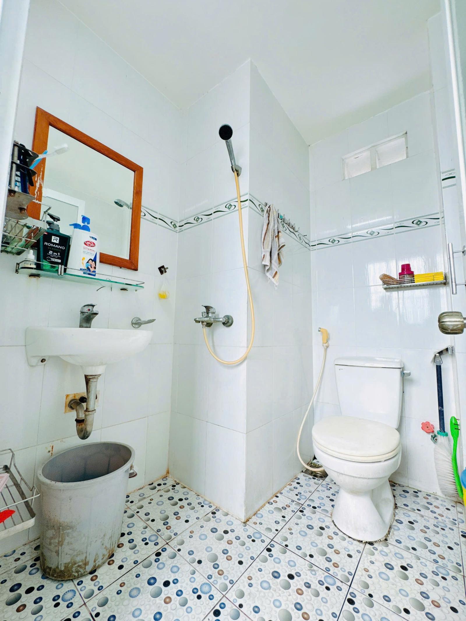 Nhà góc 6 tầng hẻm thông đường Hoài Thanh P14Q8. Giá: 4.48 tỷ 16012137