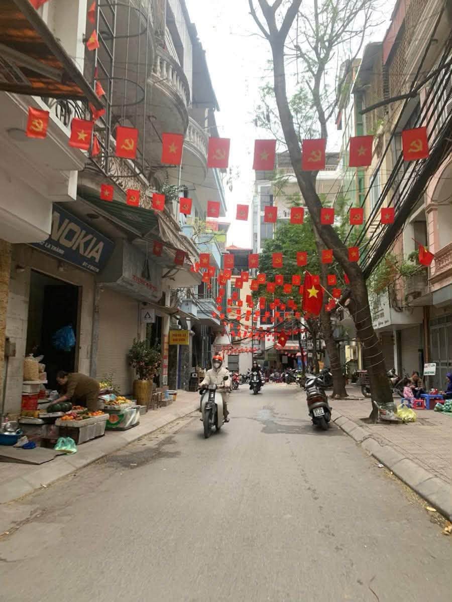 NHÀ PHÂN LÔ LA THÀNH – 62M² – MT 5,2M – 4 TẦNG – GẦN PHỐ – Ô TÔ CÁCH NHÀ 20M – DÒNG TIỀN 30TR/THÁNG 16012179