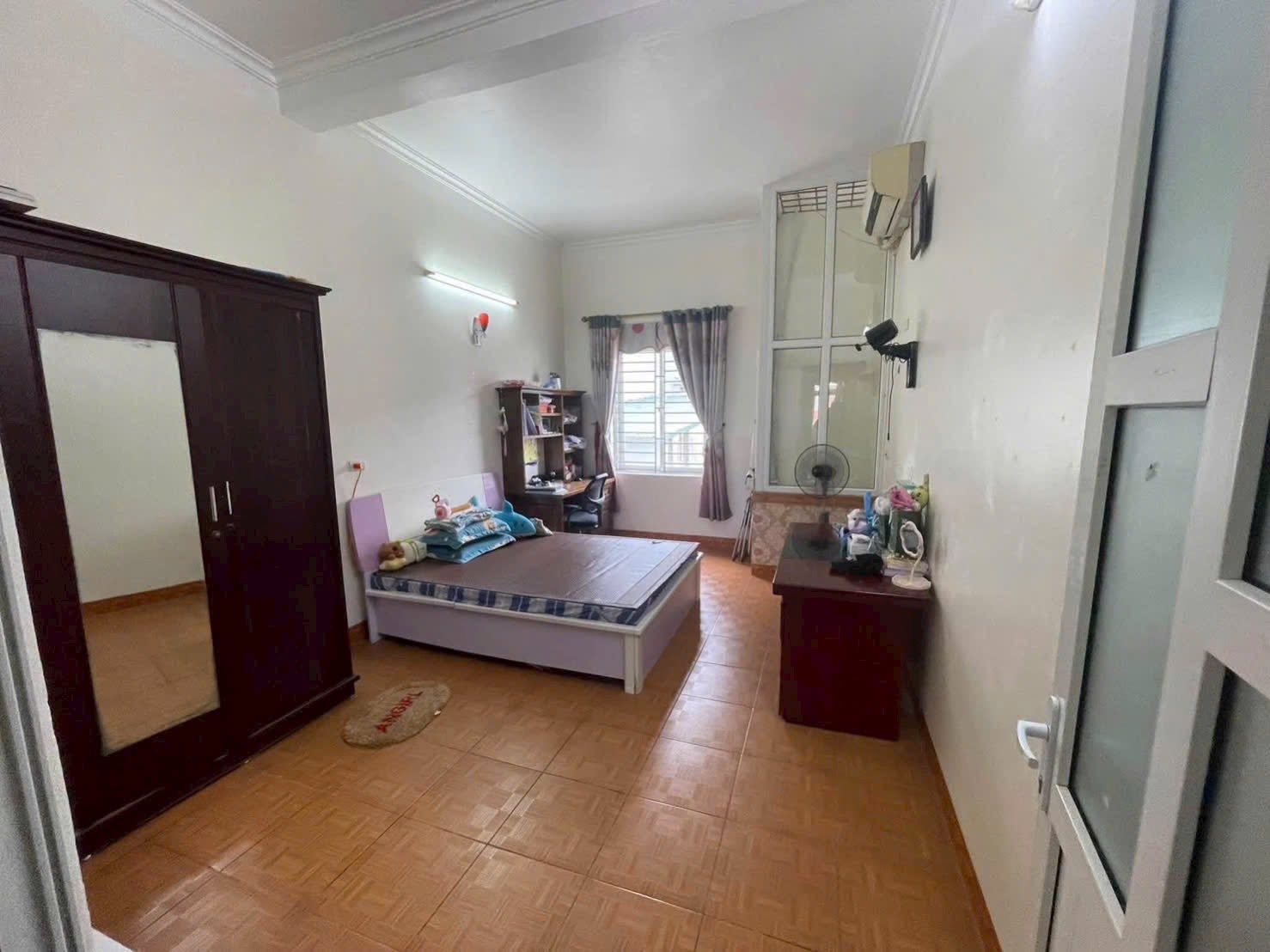 Bán nhà mặt ngõ 218 Vũ Hựu, ph Thanh Bình, TP HD, 80m2, mt 4m, 3 tầng, 3 ngủ, 2 vs, ngõ to 16012197