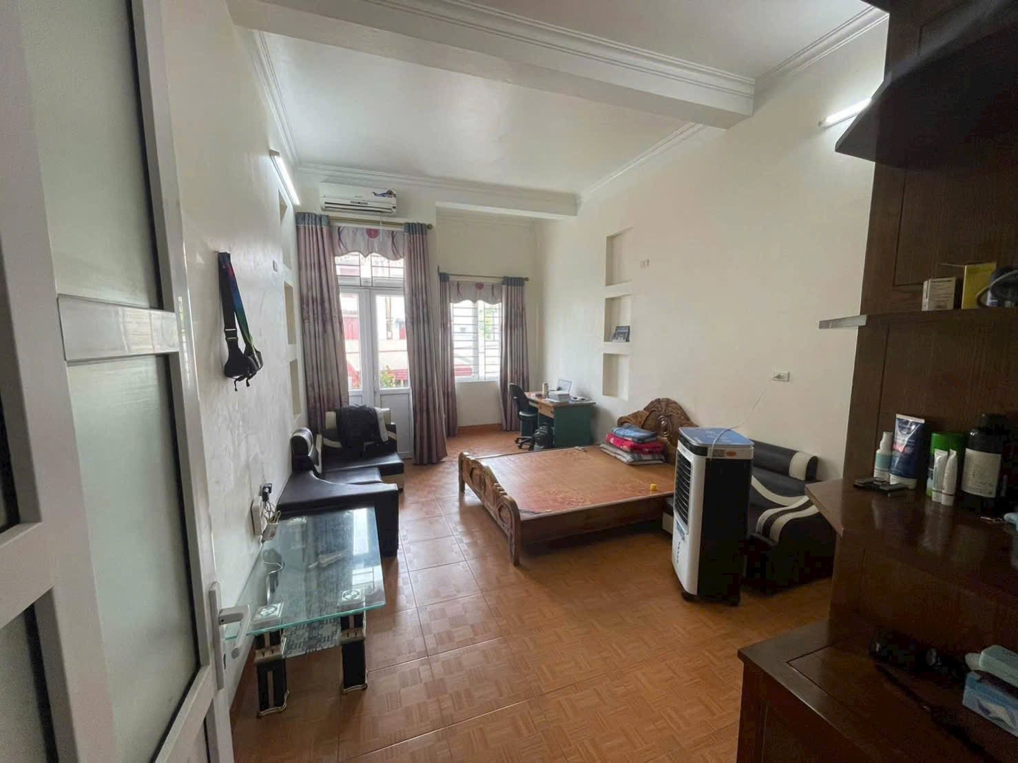 Bán nhà mặt ngõ 218 Vũ Hựu, ph Thanh Bình, TP HD, 80m2, mt 4m, 3 tầng, 3 ngủ, 2 vs, ngõ to 16012197