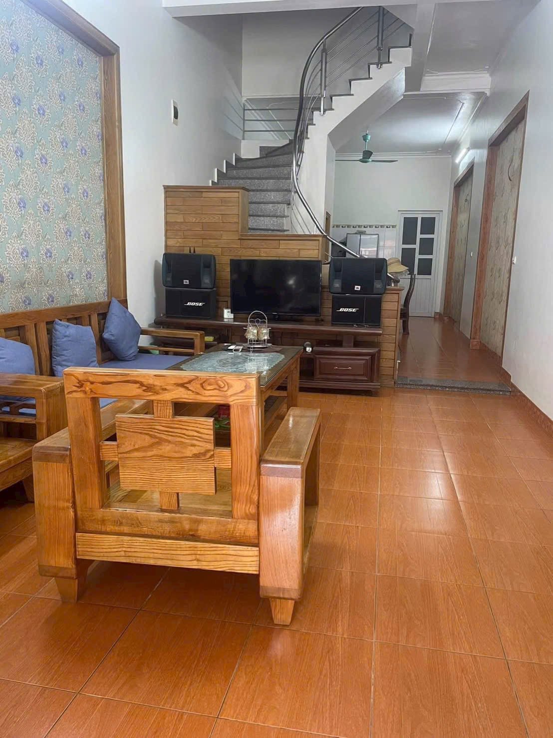 Bán nhà mặt ngõ 218 Vũ Hựu, ph Thanh Bình, TP HD, 80m2, mt 4m, 3 tầng, 3 ngủ, 2 vs, ngõ to 16012197