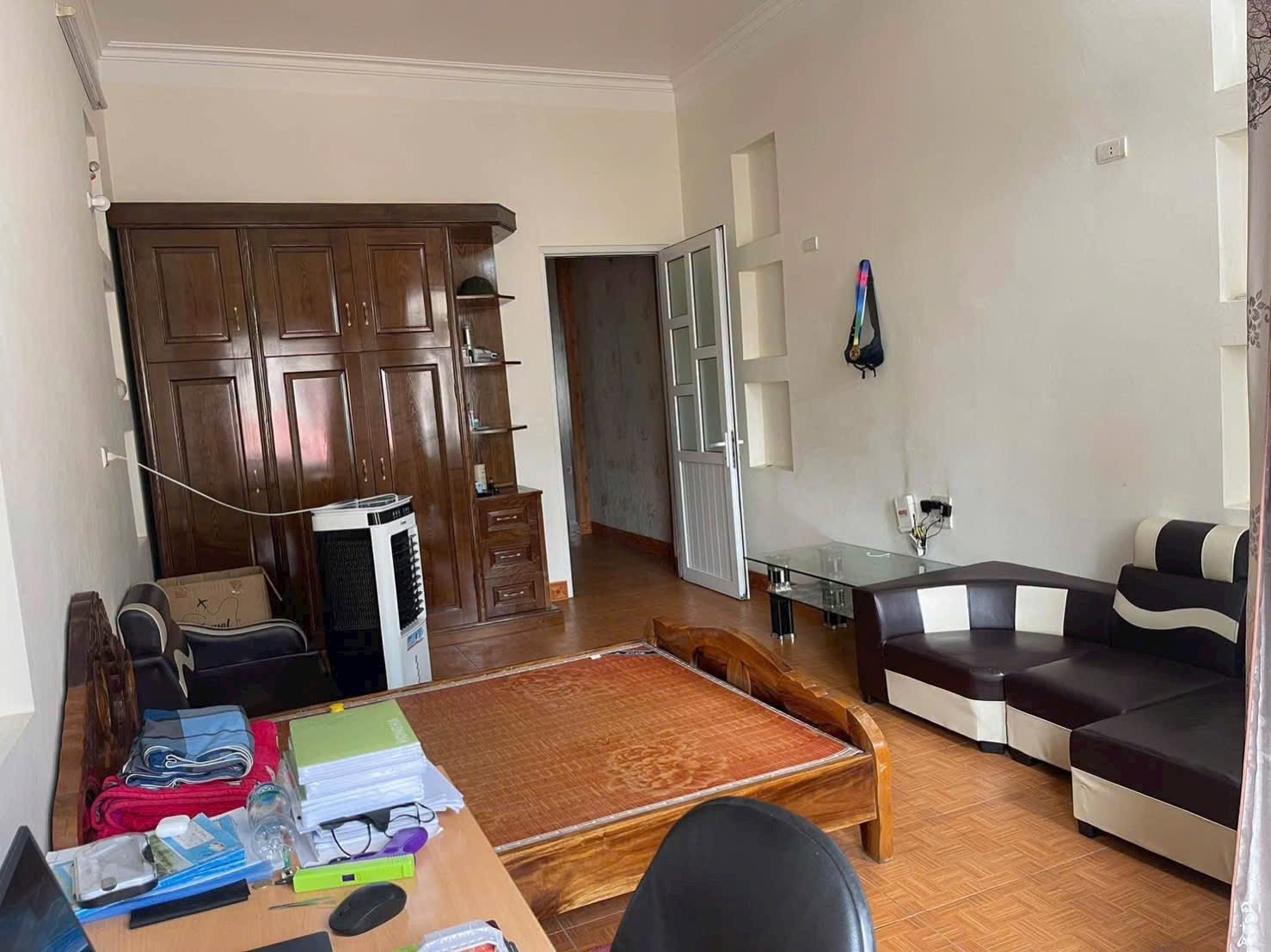 Bán nhà mặt ngõ 218 Vũ Hựu, ph Thanh Bình, TP HD, 80m2, mt 4m, 3 tầng, 3 ngủ, 2 vs, ngõ to 16012197
