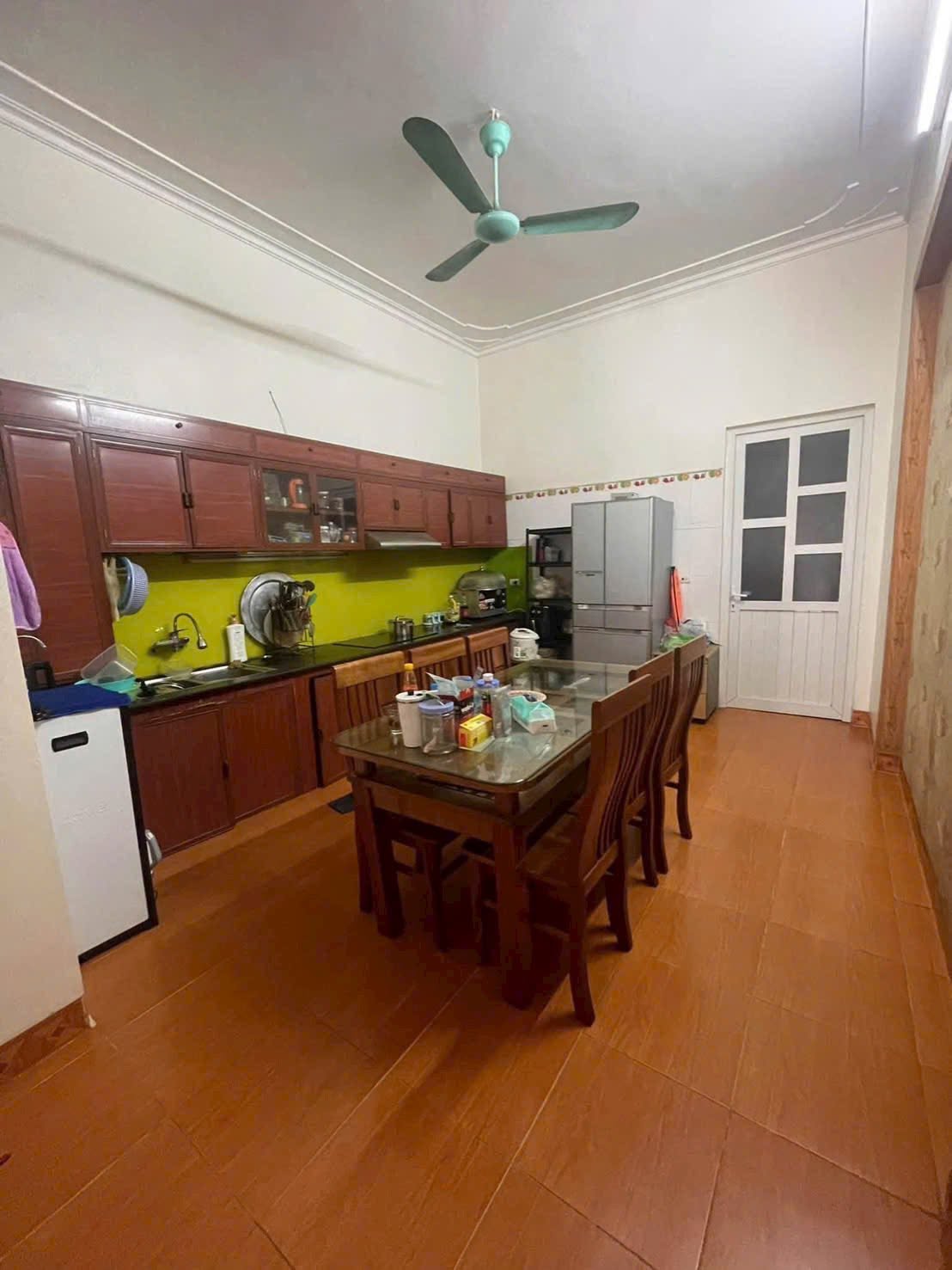 Bán nhà mặt ngõ 218 Vũ Hựu, ph Thanh Bình, TP HD, 80m2, mt 4m, 3 tầng, 3 ngủ, 2 vs, ngõ to 16012197