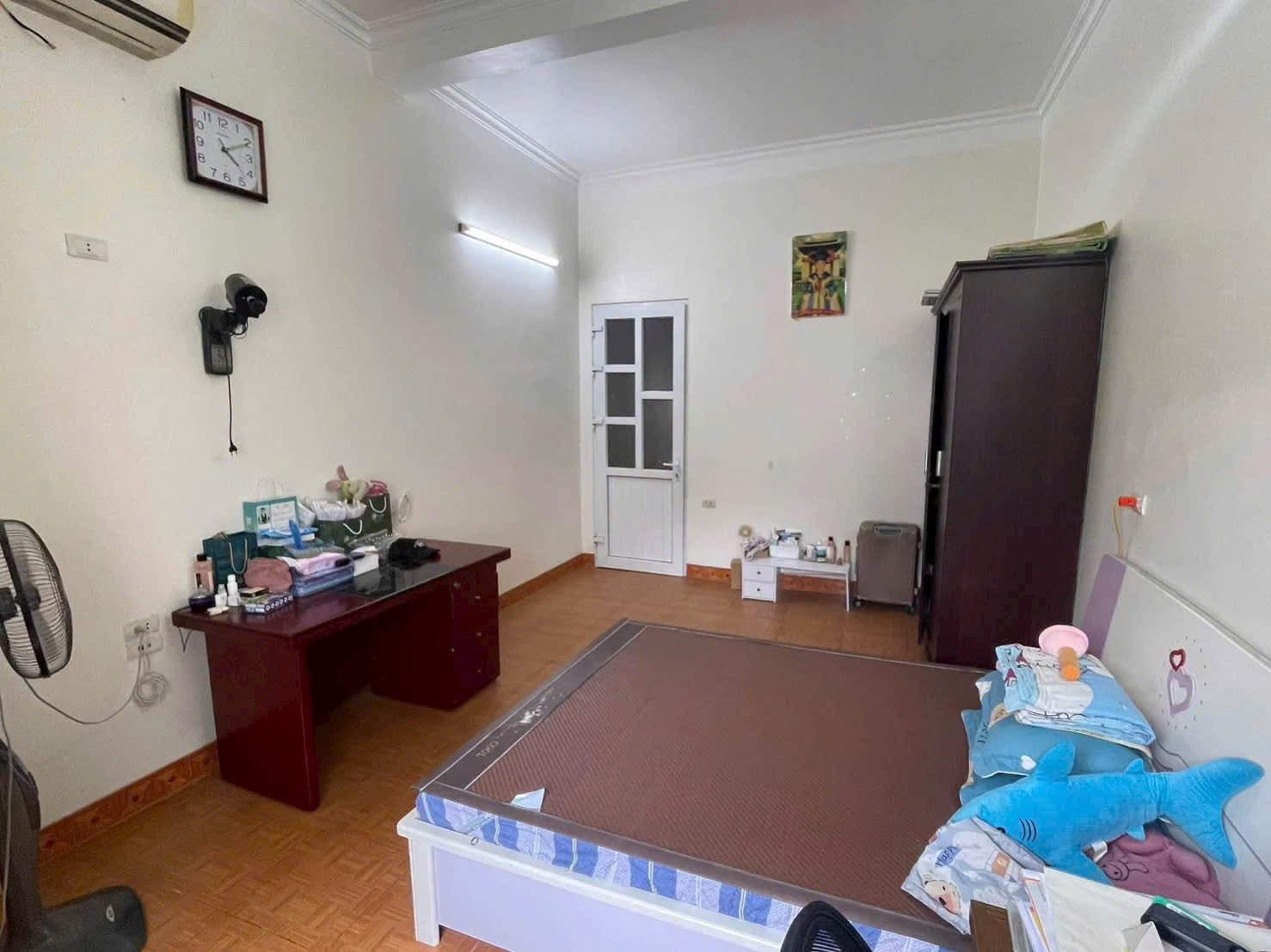 Bán nhà mặt ngõ 218 Vũ Hựu, ph Thanh Bình, TP HD, 80m2, mt 4m, 3 tầng, 3 ngủ, 2 vs, ngõ to 16012197
