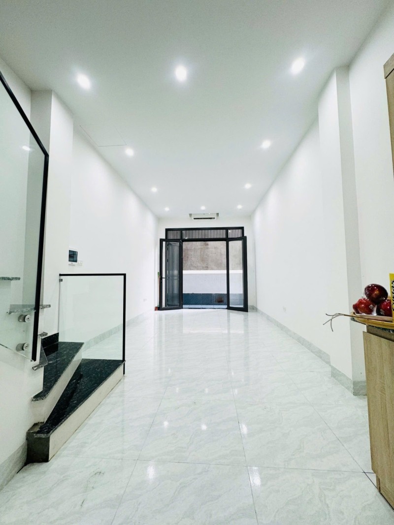 Bán nhà Ngọc Thuỵ,Long Biên 5 tầng,35m oto đỗ cổng nhỉnh 8 tỷ 16012207