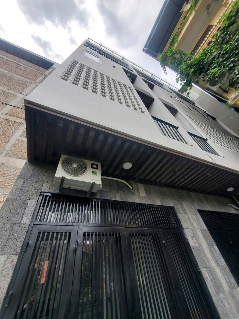 Bán nhà Ngọc Thuỵ,Long Biên 5 tầng,35m oto đỗ cổng nhỉnh 8 tỷ 16012207
