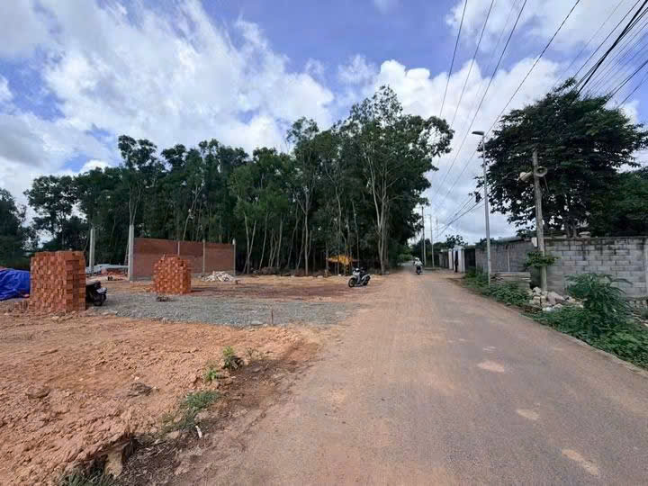 ĐẤT AN NGÃI, đã có sổ công chứng liền trong ngày* Diện tích: 5*17m, vị trí đẹp chỉ có 580 triệu 16012297
