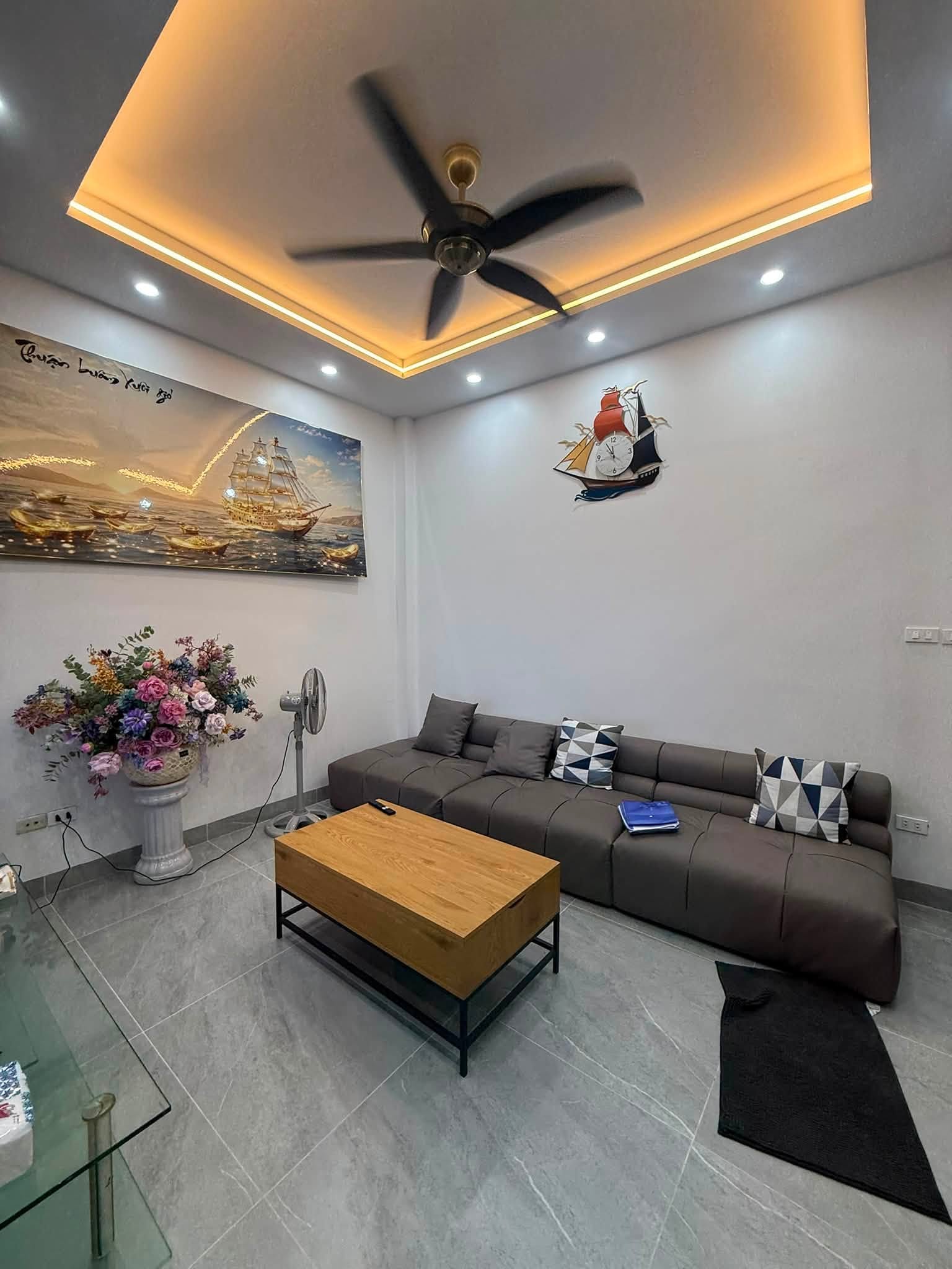 Bán nhà Nguyễn Công Trứ, 40m2, 5 tầng, mặt tiền 4m, 15.5 tỉ, cách mặt phố 1 nhà, ngõ rộng thoáng, 16012304
