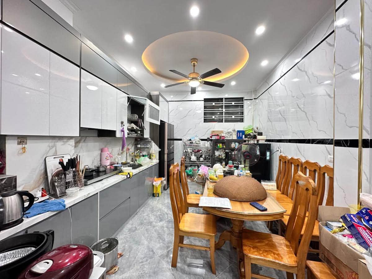 Bán nhà Lò Đúc, 40m2, 5 tầng, mặt tiền 4m, 15.5 tỉ, cách mặt phố 1 nhà, ngõ rộng thoáng, nhà đẹp ở 16012310