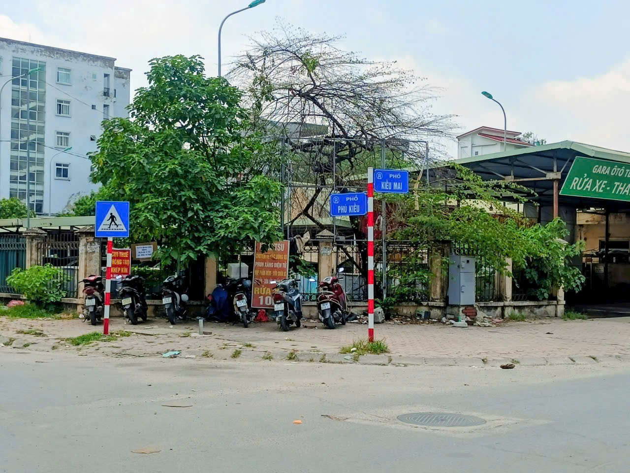 Bán nhà phố Phú Kiều - Vị trí đẹp - MT 9,4m, 2 khối nhà, dòng tiền 35tr-tháng, giá 21,5 tỷ 16012334