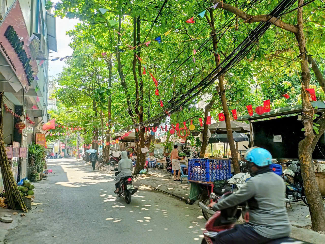 Bán nhà phố Phú Kiều - Vị trí đẹp - MT 9,4m, 2 khối nhà, dòng tiền 35tr-tháng, giá 21,5 tỷ 16012334