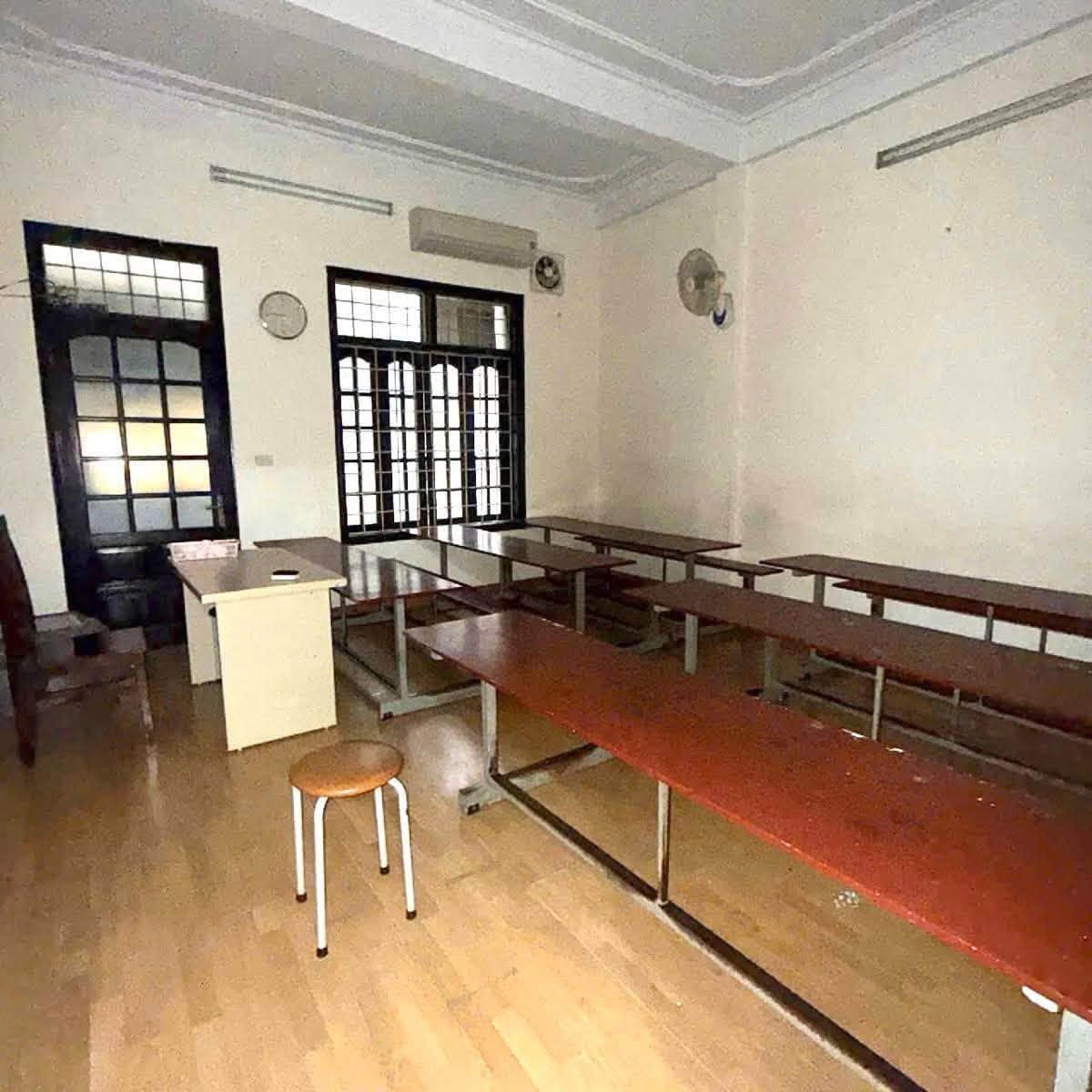NHÀ PHÂN LÔ LA THÀNH – 62M² – MT 5,2M – 4 TẦNG – GẦN PHỐ – Ô TÔ CÁCH NHÀ 20M – DÒNG TIỀN 30TR/THÁNG 16012417