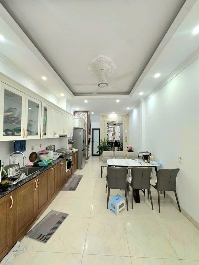 Bán Nhà Lạc Long Quân. Cầu Giấy. 6 Tầng Thang Máy. DT 35m2. MT 3.4m. Giá 10.8 Tỷ. 16012546