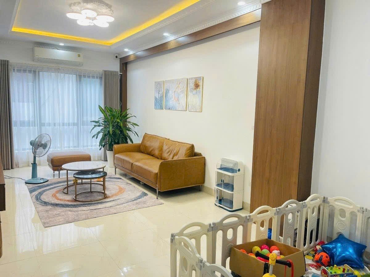Bán Nhà Lạc Long Quân. Cầu Giấy. 6 Tầng Thang Máy. DT 35m2. MT 3.4m. Giá 10.8 Tỷ. 16012546