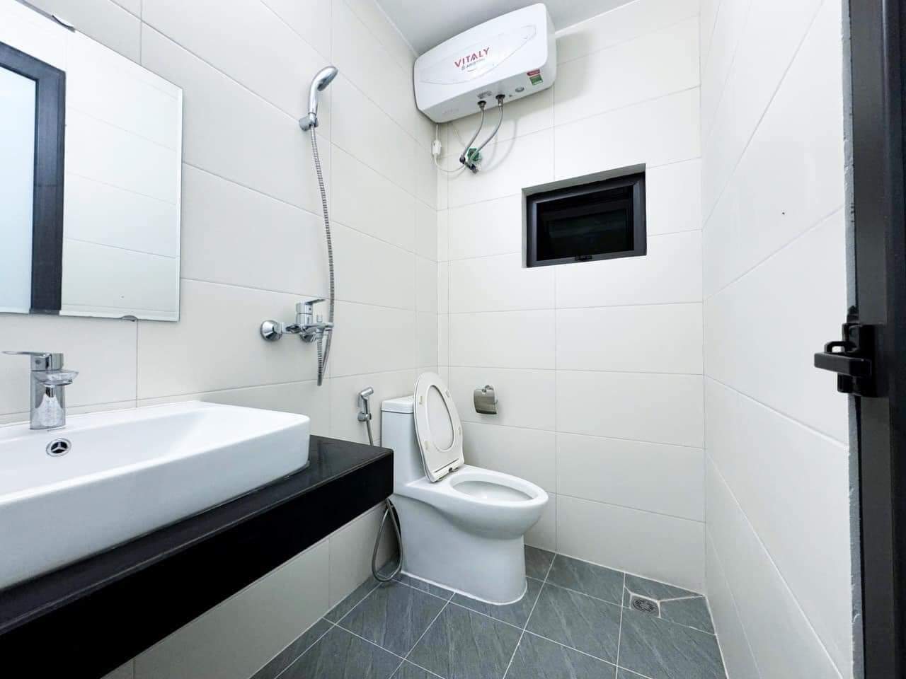 Cho thuê nhà, Chùa Láng, Nguyễn Chí Thanh, Đống Đa; 351m2* 1T -57 tr 16012612