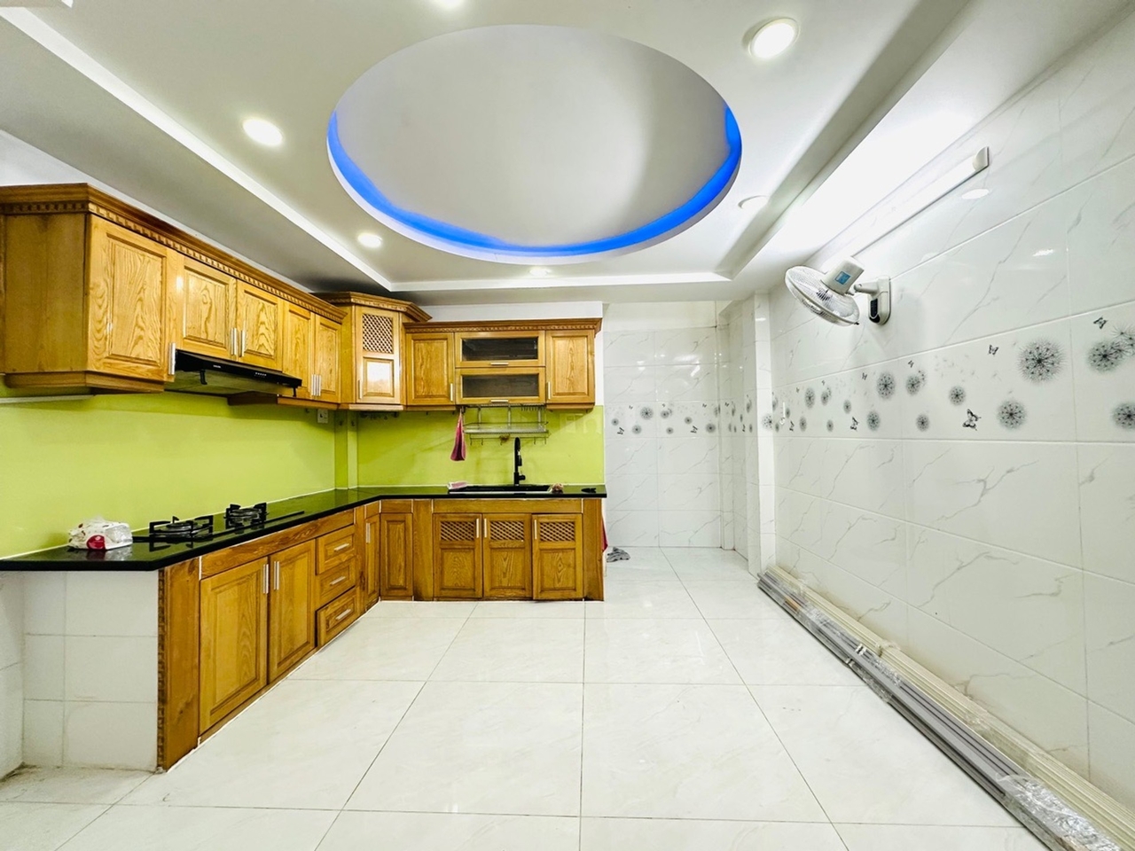 [H3022] Nhà 5 tầng ô tô ngủ trong nhà sát Sân Golf Tân Sơn Nhất - Giá 6.x tỷ 16012650