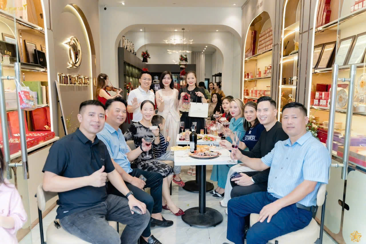 SANG NHƯỢNG / TÌM ĐỐI TÁC ĐỒNG HÀNH MÔ HÌNH YẾN CHƯNG TƯỚI - YẾN CHƯNG NÓNG Vị trí cửa hàng: 283 16012858