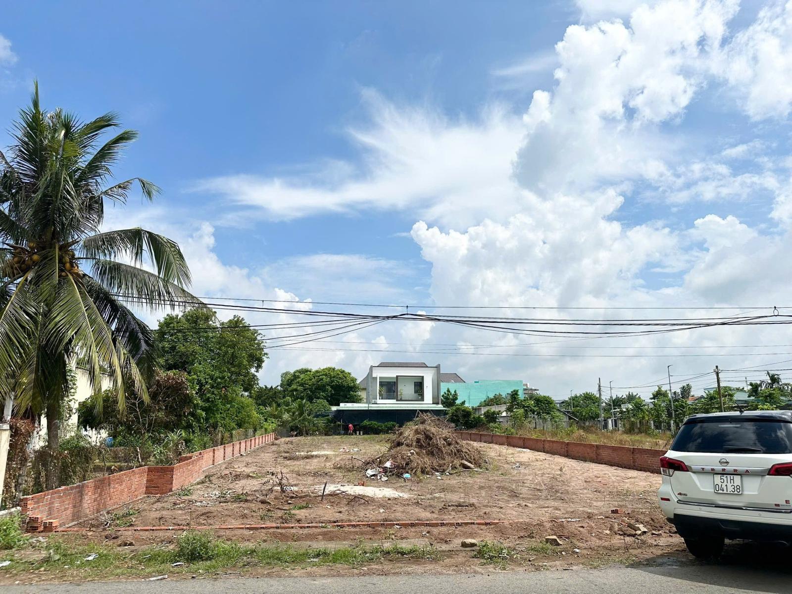 Chuyển nhượng và Bán  2 lô liền kề Mặt tiền khu trung tâm hiện hữu, mặt tiền đường Phan Đăng Lưu Phường Long Điền (2027) 16012961