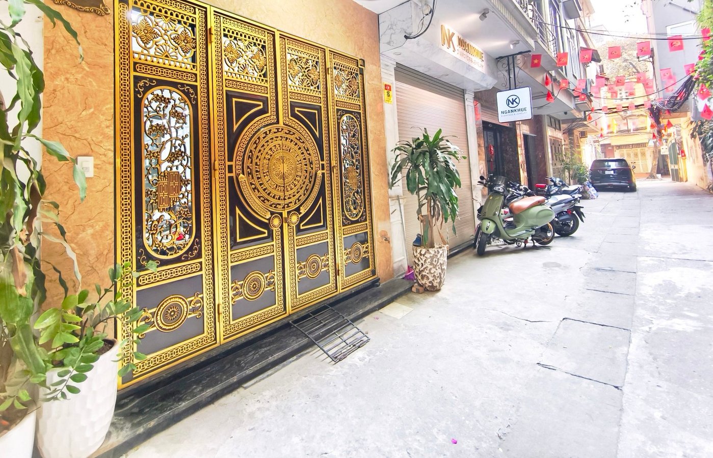 Bán Nhà Bạch Đằng. Hoàn Kiếm. Ô Tô. DT 35m2. MT 3.3m. 5 Tầng. Giá 12.4 Tỷ. 16013015