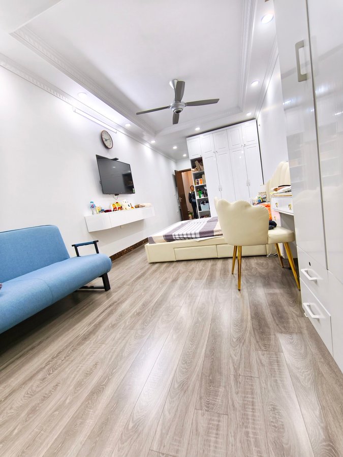 Bán Nhà Bạch Đằng. Hoàn Kiếm. Ô Tô. DT 35m2. MT 3.3m. 5 Tầng. Giá 12.4 Tỷ. 16013015