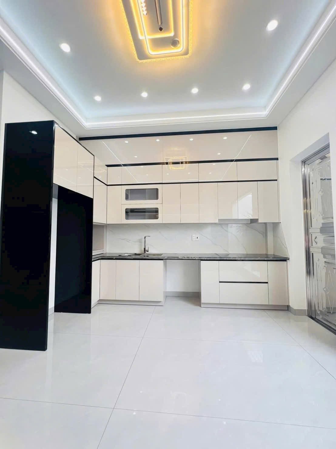 Bán nhà 4 tầng mặt phố KĐT Ngọc Châu, Đồng Triều, ph Ngọc Châu, TP HD, 72m2, mt 4.5m, thang máy 16013021