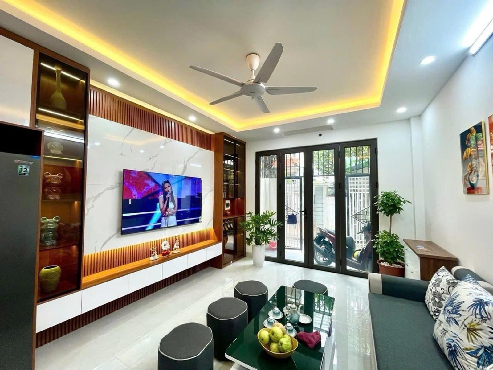 Nhà dân Ngọc Thụy 5 tầng mới xây ô tô vào cửa 16013044