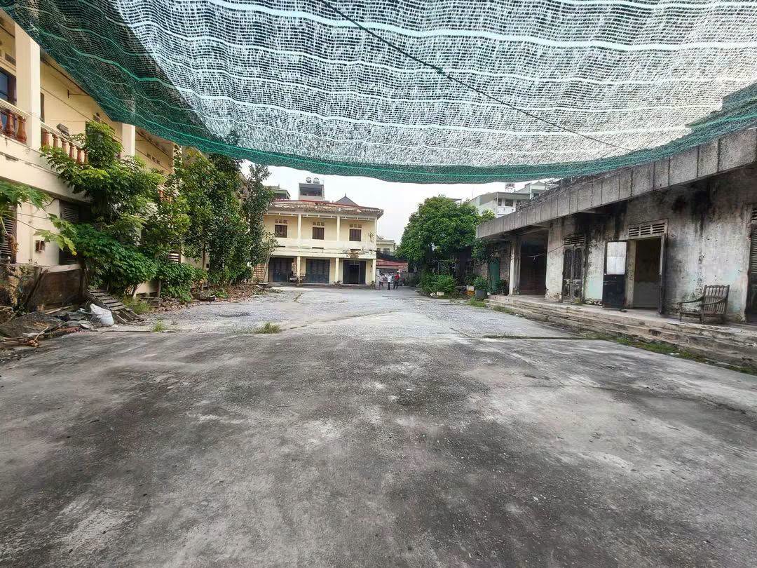 Tìm khách thuê KHO, 700m2, mt25m, 45k/m2, thị trấn Đông Anh.
+ Sẵn nhà kho với 7 phòng độc lập. 16013045