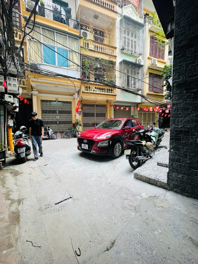 Bán Nhà Đê La Thành. Ba Đình. Ô Tô. DT 33m2. MT 3m. 5 Tầng. Giá 11 Tỷ. 16013068