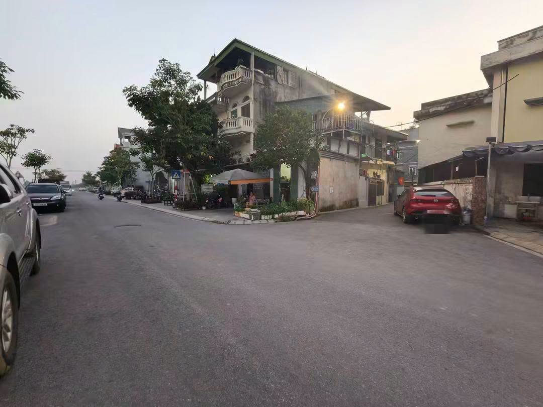Tìm khách thuê KHO, 700m2, mt25m, 45k/m2, thị trấn Đông Anh.
+ Sẵn nhà kho với 7 phòng độc lập. 16013072
