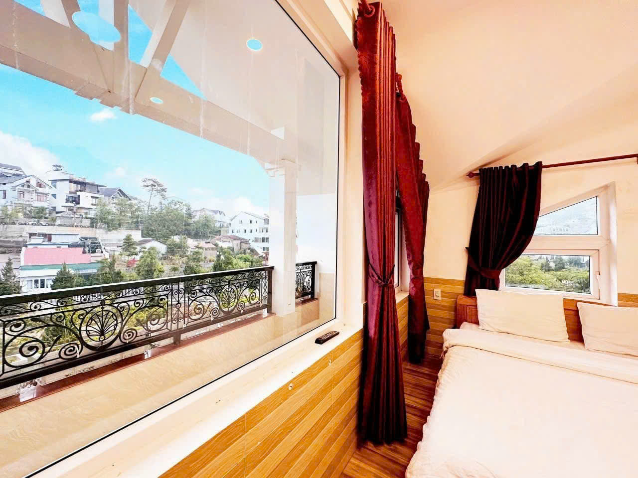 Cần sang nhượng khách sạn mặt tiền đường Hoàng Văn Thụ giá 35 triệu tại Đà Lạt Lâm Đồng 16013107