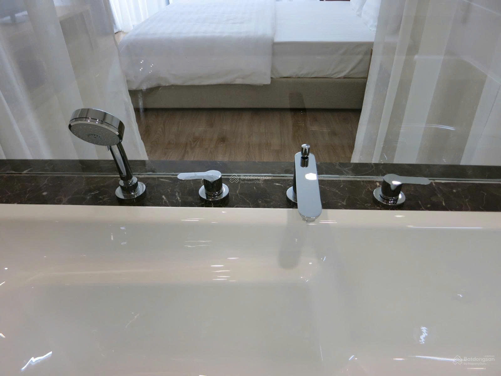 Bán căn hộ cao cấp Dolphin Plaza 128m2, 2 ngủ, 3 wc, tầng 21, full nội thất, giá 10,4 tỷ 16013195