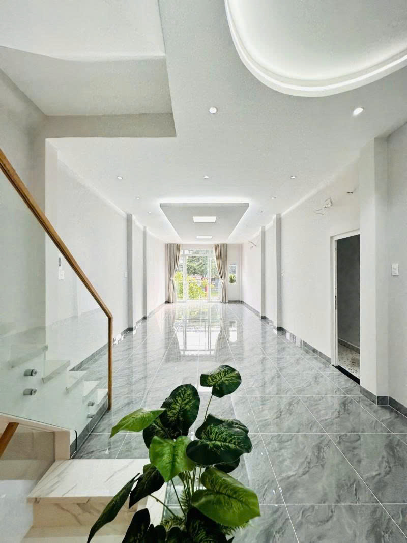 Bán nhà Mặt tiền Dương Quảng Hàm - giao Nguyễn Thái Sơn, 4x14m, 4 Tầng,  chỉ 16,7 Tỷ. 16013276