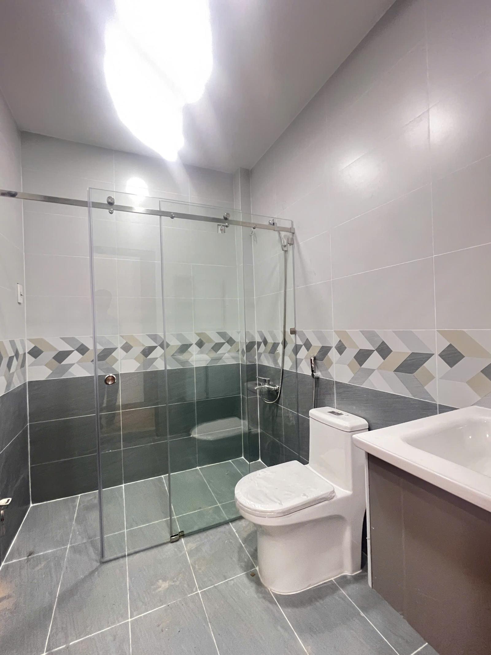 Nhà mới 4 tầng (4x14.5m) hẻm 154 Âu Dương Lân P.Chánh Hưng P3Q8 16013297