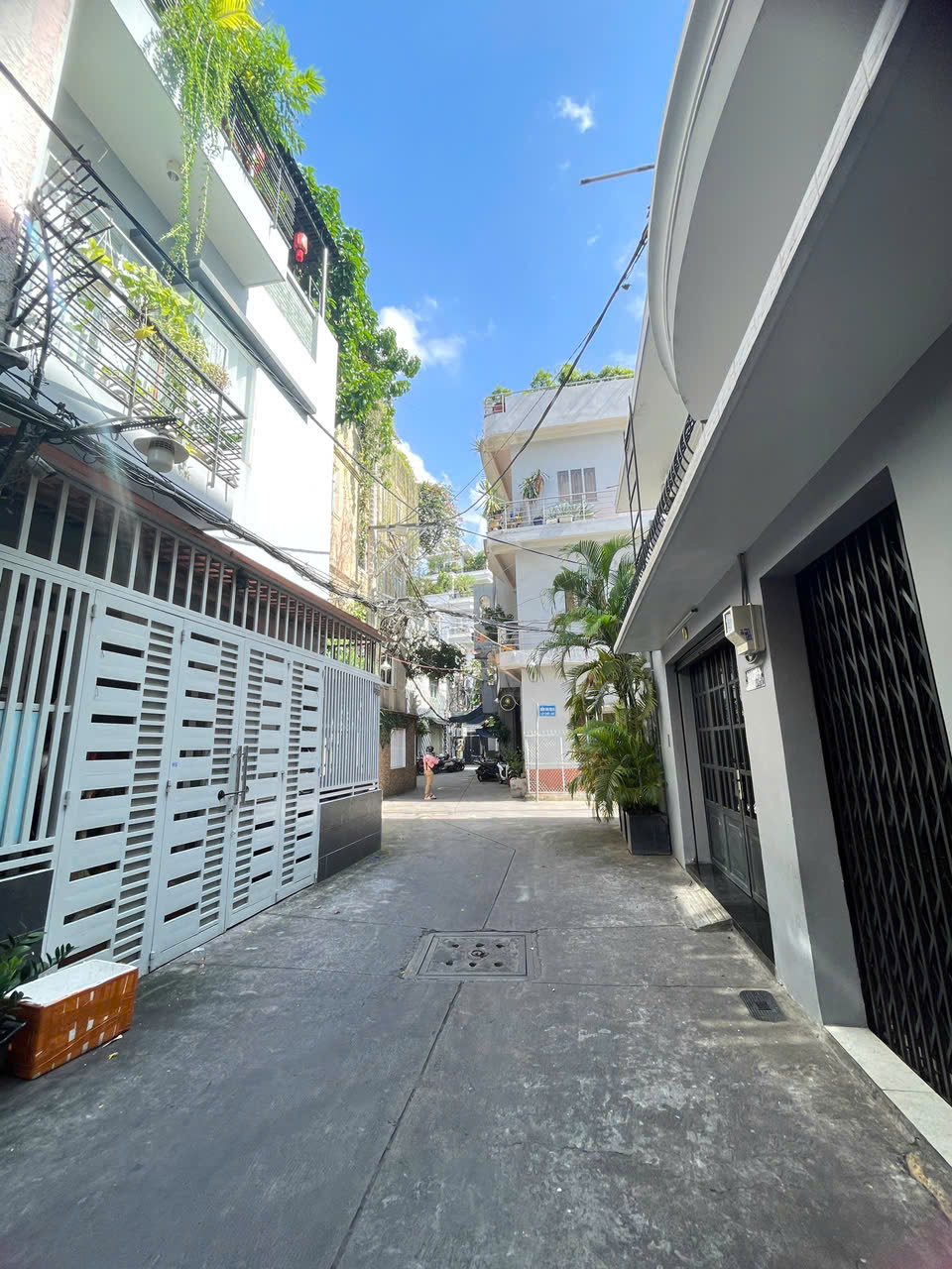 Bán nhà Lạc Long Quân hẻm xe hơi, 60m2, 4 tầng BTCT, giá 8,9tỷ 16013323