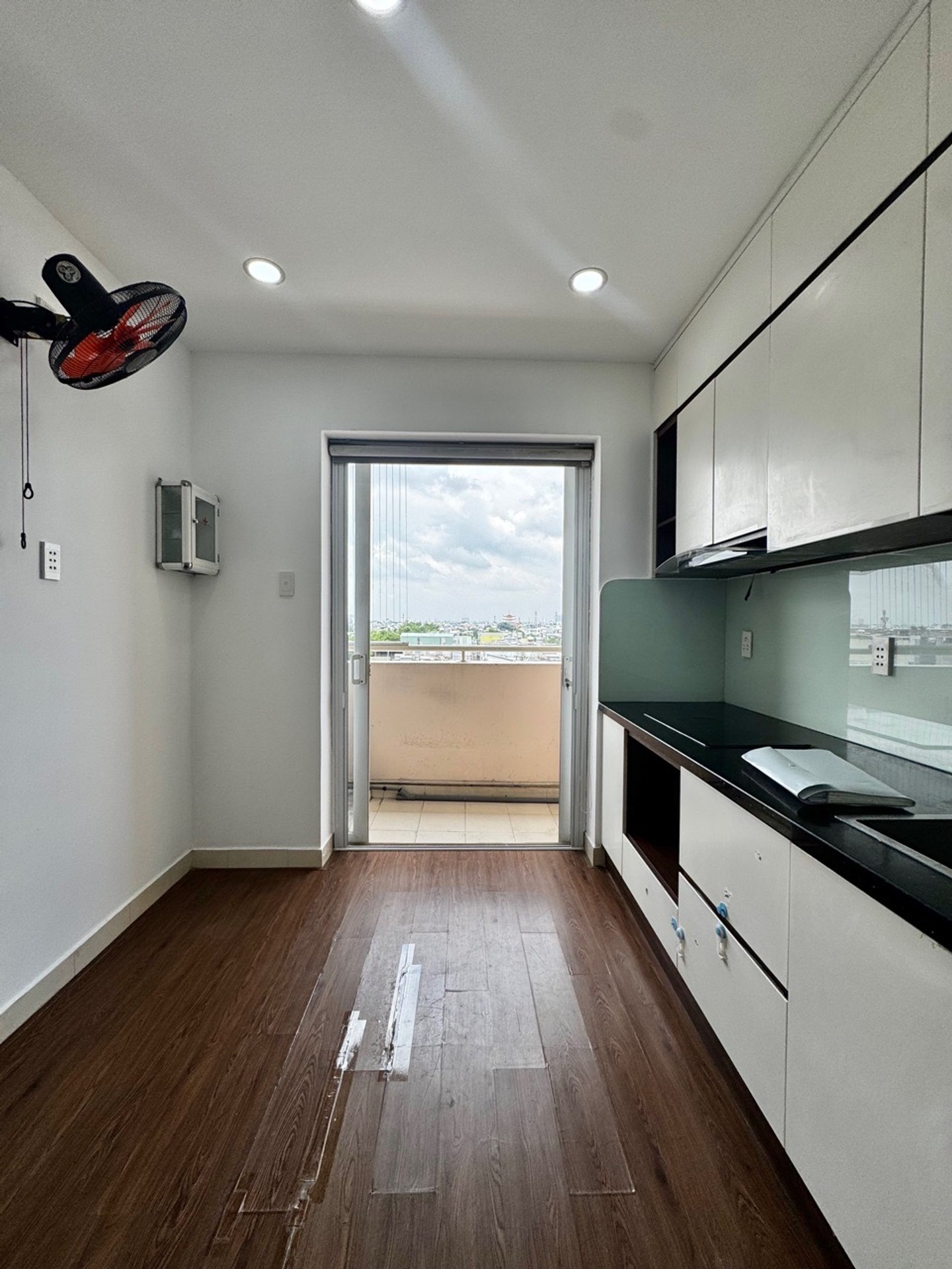 Bán CC Kim Sơn 1, Bình Lợi ,Đặng Thùy Trâm 45m2 có thang máy Sổ riêng 2.85tỷ 16013332