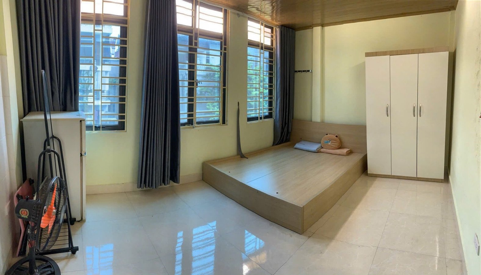 Bán Nhà Đường Cầu Giấy. Cầu Giấy. DT 64m2. MT 4.8m. 5 Tầng. Giá 15.6 Tỷ. 16013435