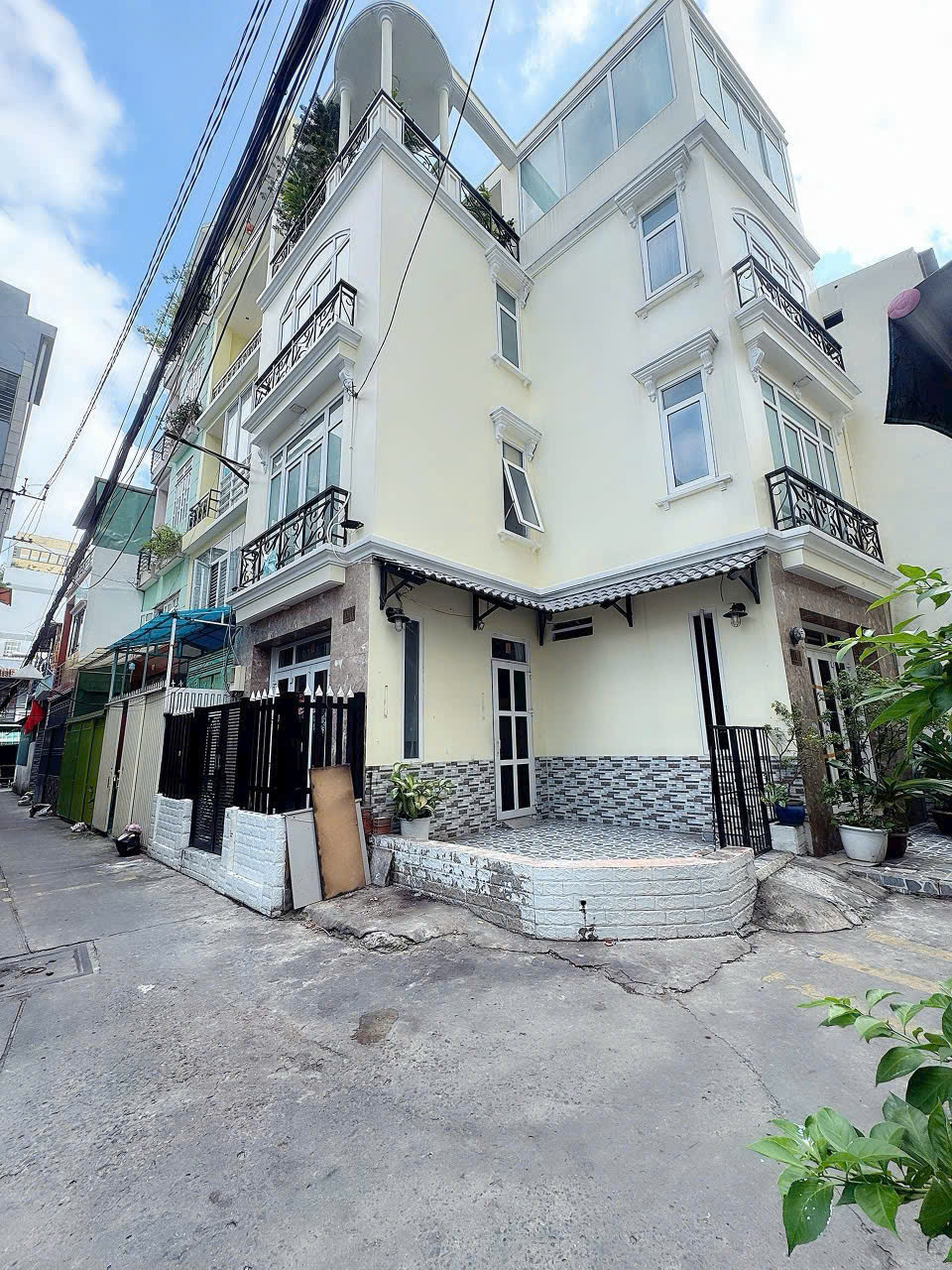 BÁN NHÀ 2 MẶT TIỀN HXH Đ. VÕ VĂN KIỆT & TRẦN HƯNG ĐẠO. QUẬN 1 - 74M2 CHỈ 11,4TY * LIÊN HỆ GIANG 16013477