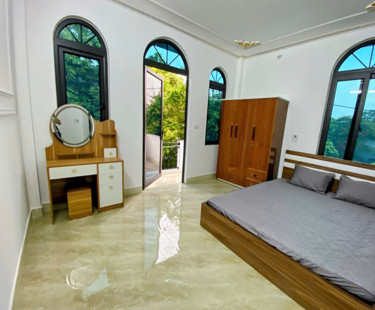 CỰC HIẾM TRUNG TÂM BẮC GIANG – 3 MẶT THOÁNG – VIEW HỒ – NHÀ MỚI XÂY – THANG MÁY – Ô TÔ TRÁNH NHAU 16013500