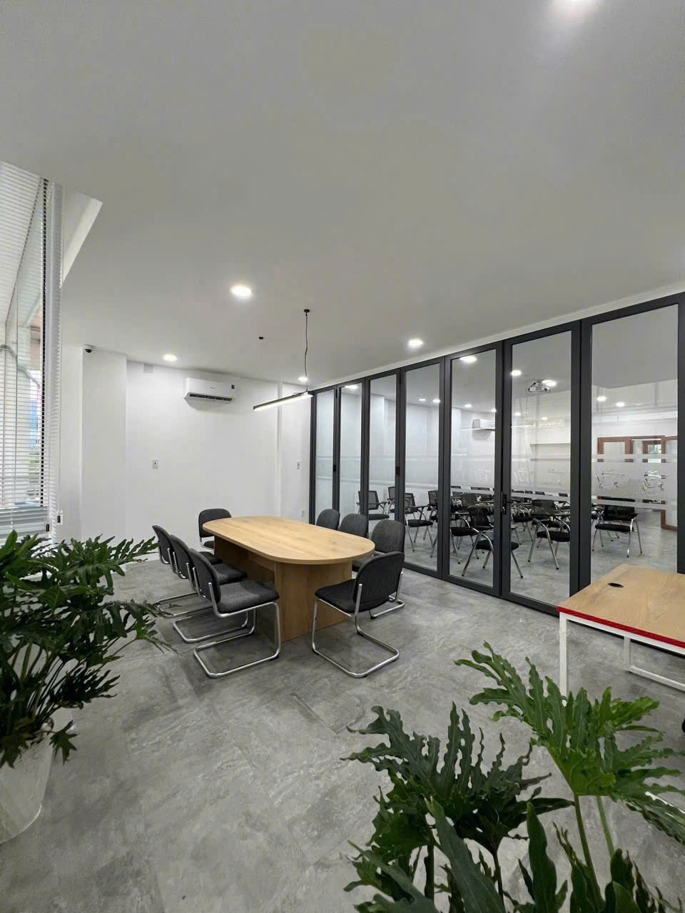 CHO THUÊ TÒA NHÀ KD MẶT TIỀN, 1 TRỆT 3 LẦU, 570M2 TẠI 156 ĐƯỜNG THỐNG NHẤT, P.10, Q.GÒ VẤP HCM 16013507