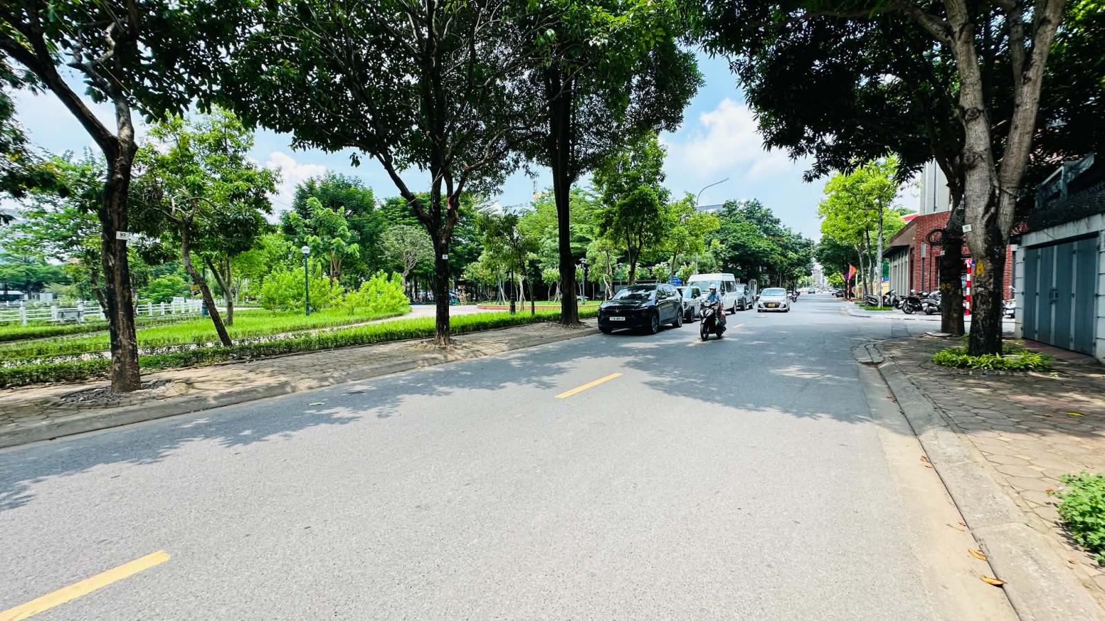biệt thự sân vườn Long Biên, 179m, MT 12.3m, view hồ điều hoà, cách Aeon Mall vài phút lái xe 16013605