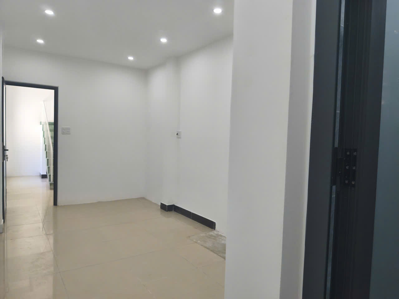 ♪ 1 nhà ra MT Lê Duẩn, kiệt thông, sổ vuông, hoàn công, 3 tầng cứng, hơn 3 tỷ 16013643