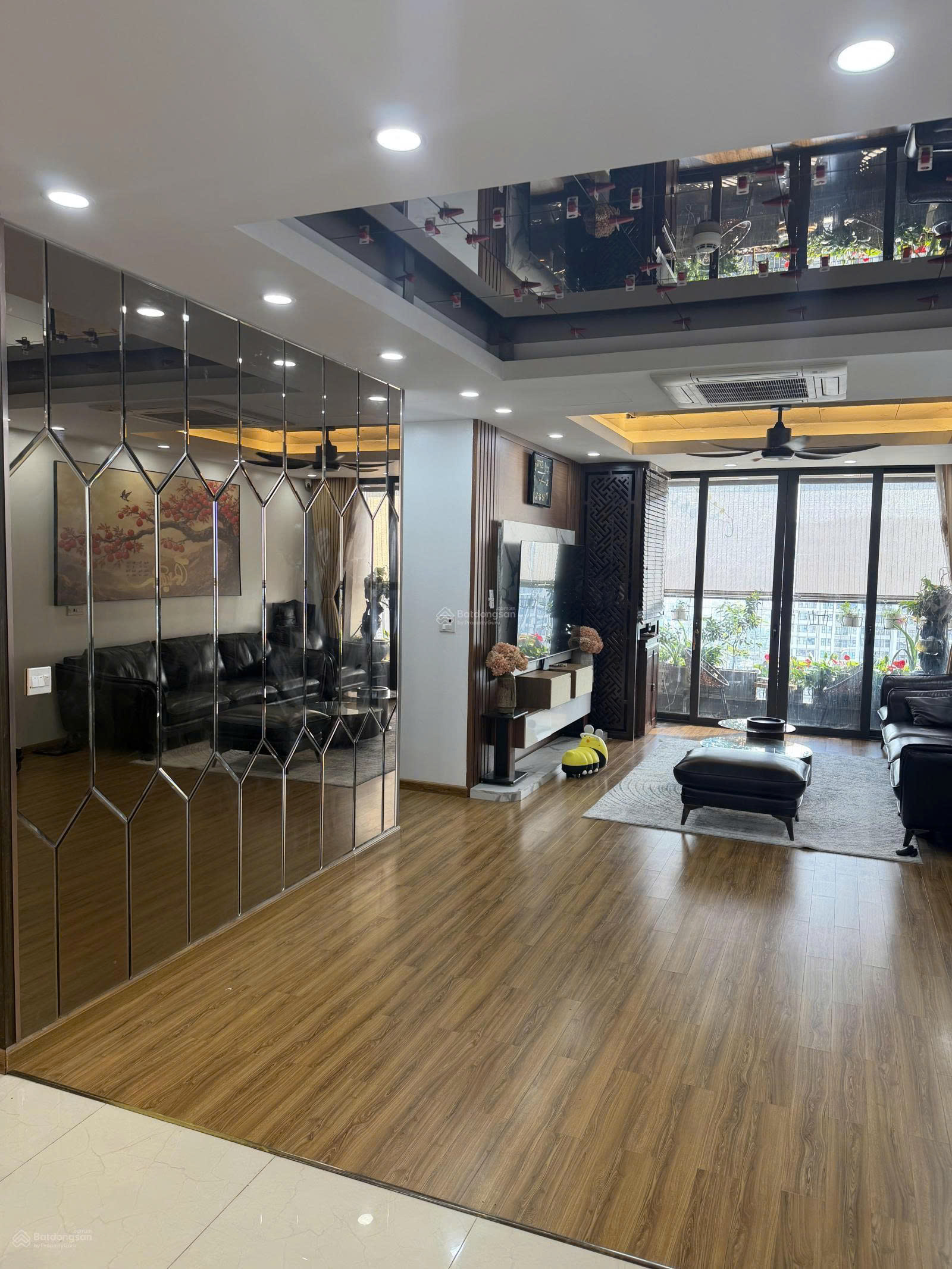 Căn góc 130m² Đông Nam - Nam cửa chính Tây Bắc. 16013680