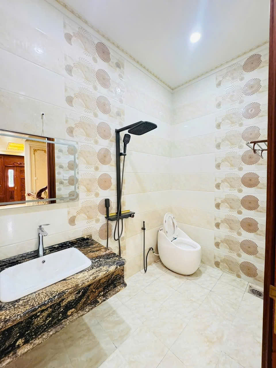BIỆT THỰ SÂN VƯỜN THẠNH LỘC 37, Q12 - TỔNG 731M² GỒM 7PN, GỖ GÕ ĐỎ CAO CẤP. 16013685